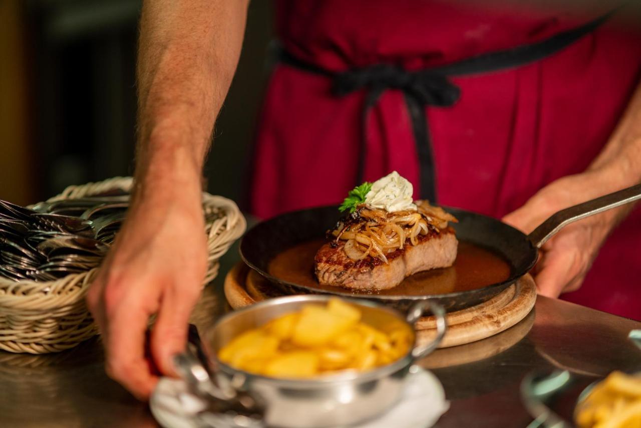 Gasthaus-Pension Zum Kreuz Stuhlingen Eksteriør billede