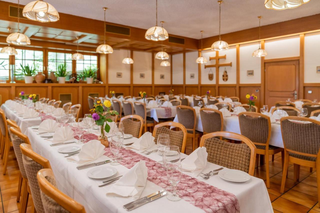 Gasthaus-Pension Zum Kreuz Stuhlingen Eksteriør billede