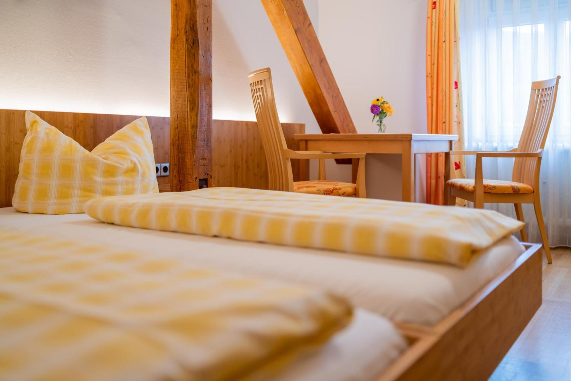 Gasthaus-Pension Zum Kreuz Stuhlingen Eksteriør billede