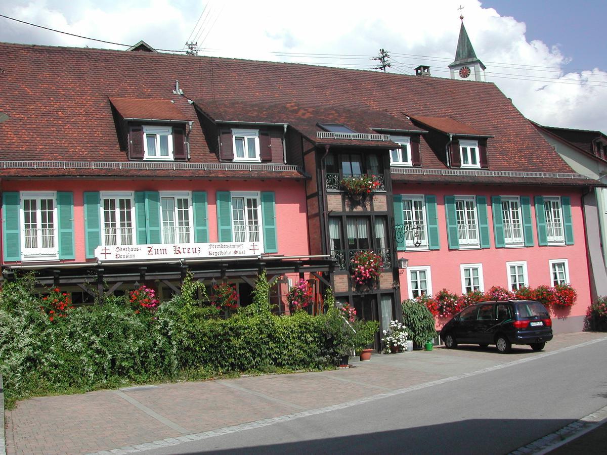 Gasthaus-Pension Zum Kreuz Stuhlingen Eksteriør billede