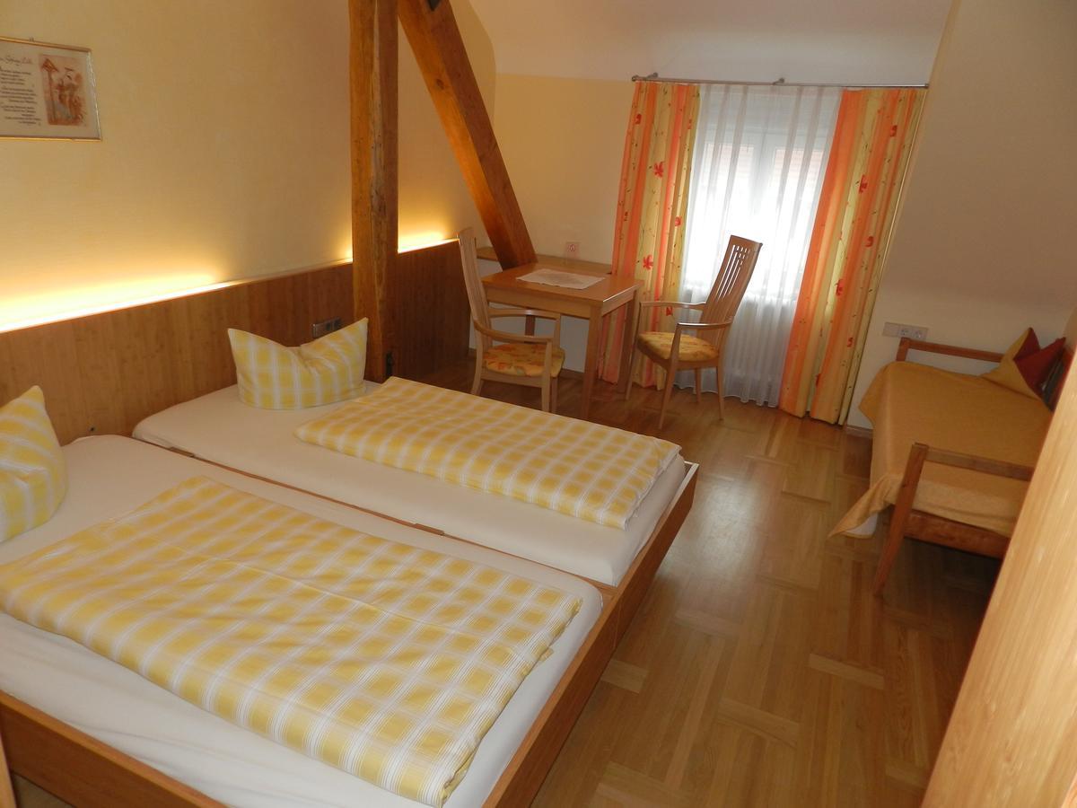 Gasthaus-Pension Zum Kreuz Stuhlingen Eksteriør billede