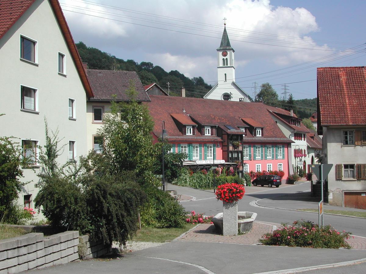 Gasthaus-Pension Zum Kreuz Stuhlingen Eksteriør billede